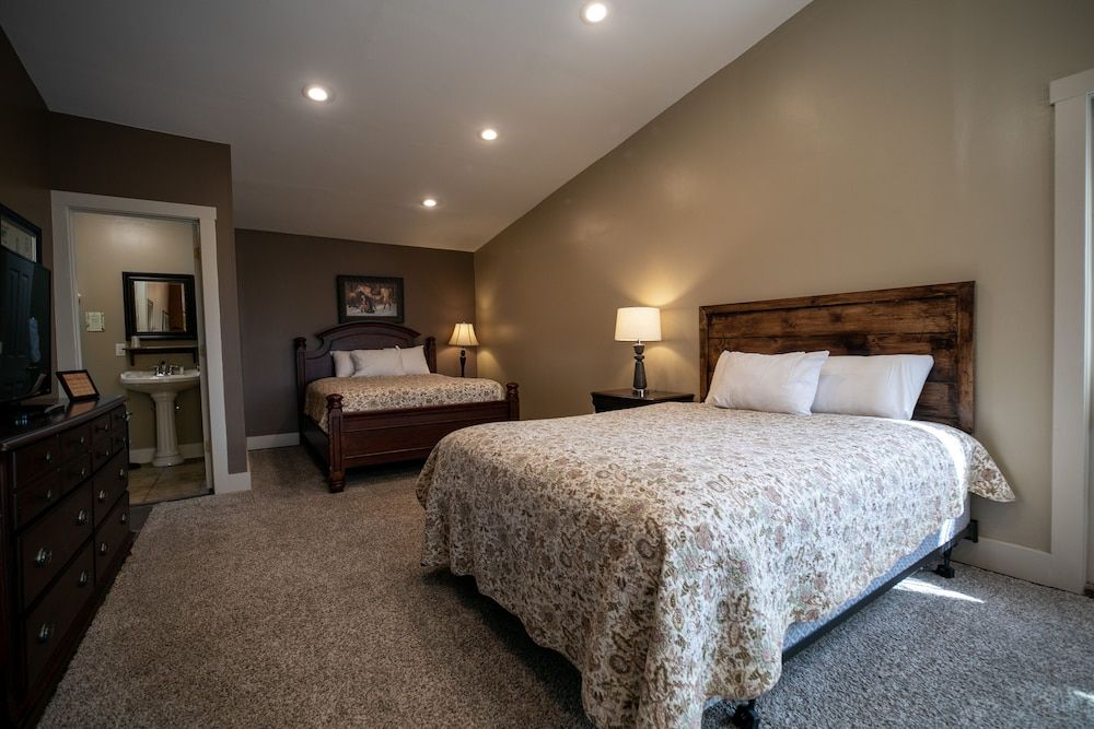 Nauvoo Temple House Hotel Family Room (Historic Building, No Elevator) 3