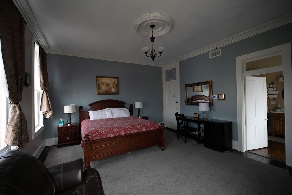 Romantic Room (Historic Building, No Elevator)