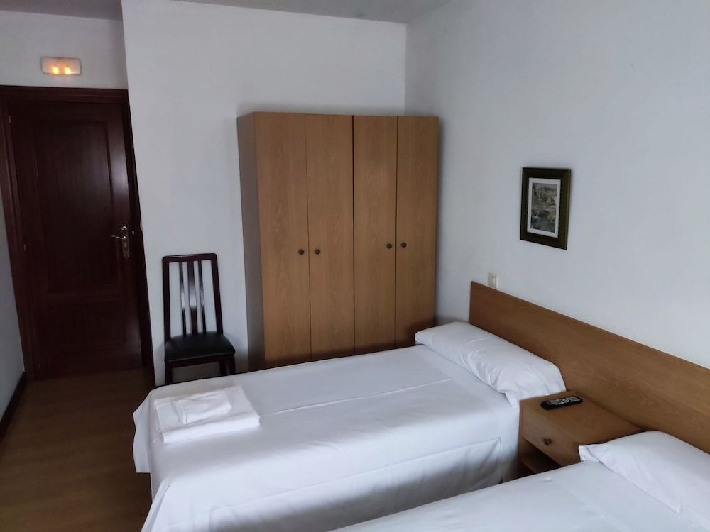 Pensión Las Matillas Double Room, Shared Bathroom 3