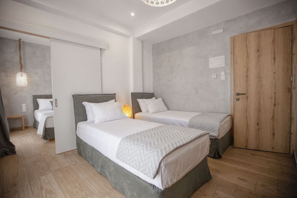 Oikia Guesthouse Family Room, Balcony, Mountain View 2