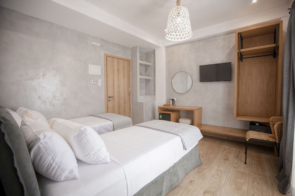 Oikia Guesthouse Family Room, Balcony, Mountain View 3