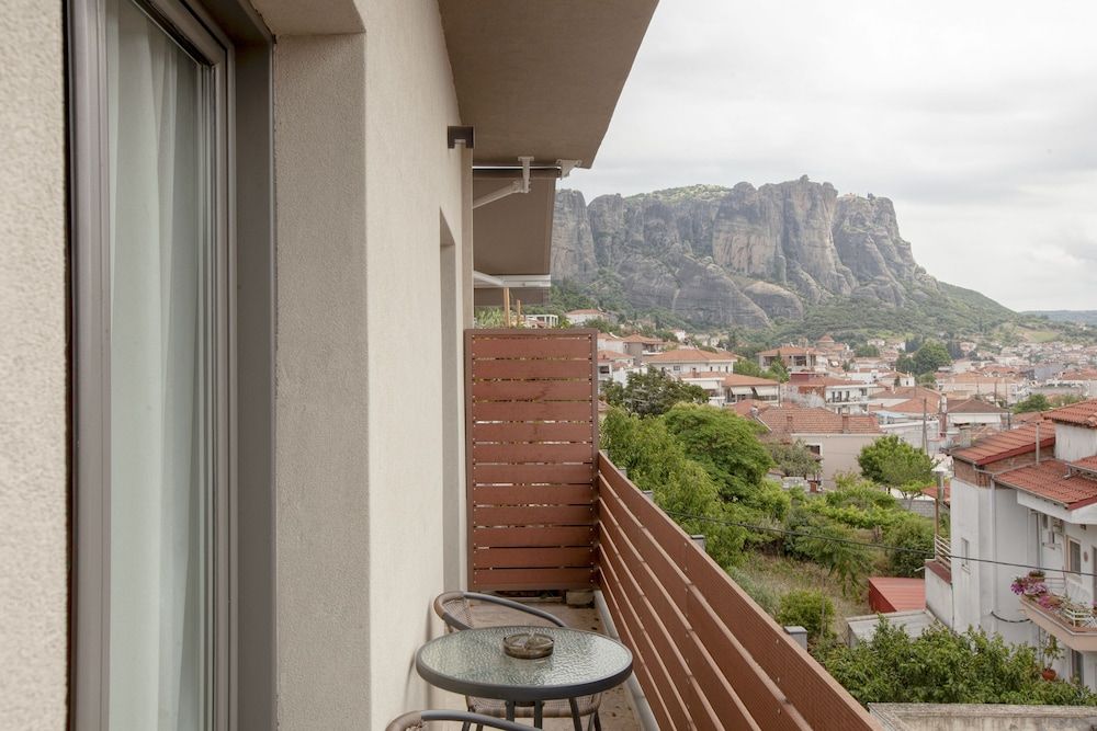 Oikia Guesthouse Family Room, Balcony, Mountain View 5