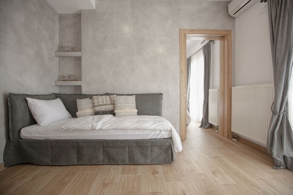 Oikia Guesthouse Junior Room, Balcony, Mountain View 3