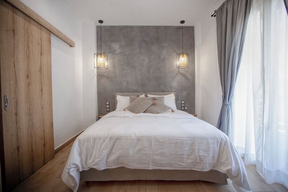 Oikia Guesthouse Standard Double Room, Balcony, Mountain View 2