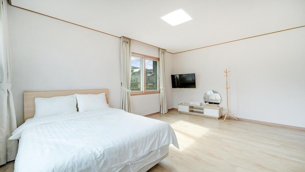 undefined Jeju Gwaneumsa Ganeun gil Pension 10