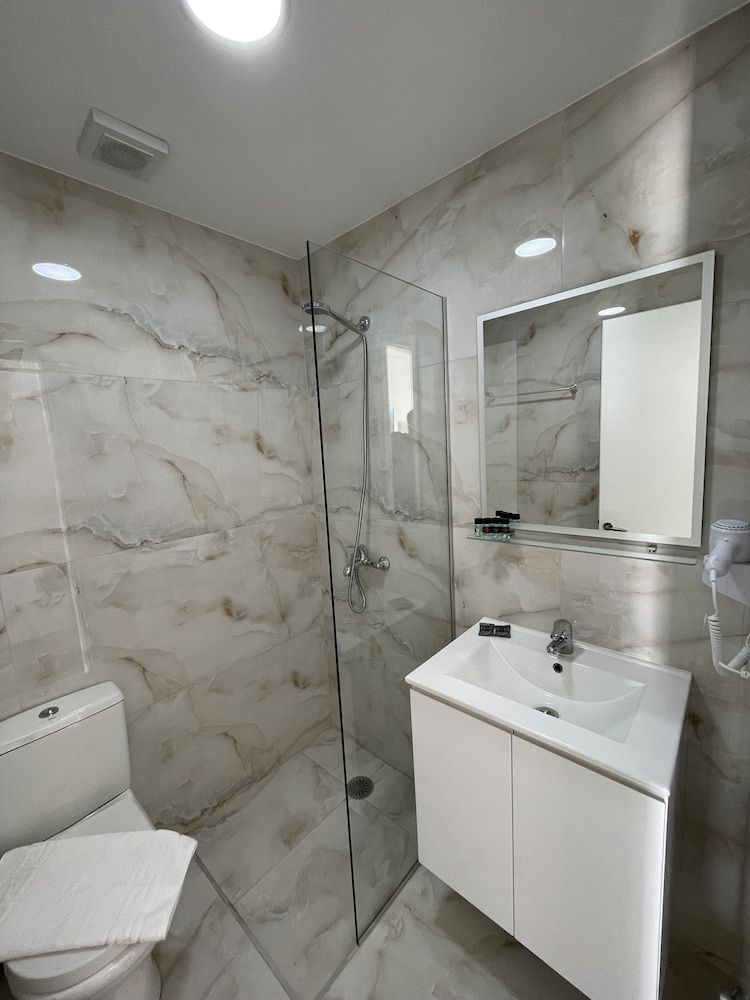 Relax Mea Hotel Deluxe Quadruple Room 7