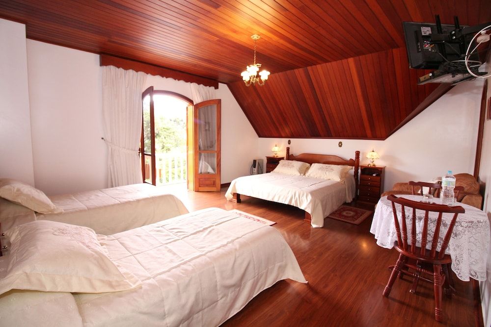 Standard Quadruple Room, Multiple Beds, Non Smoking