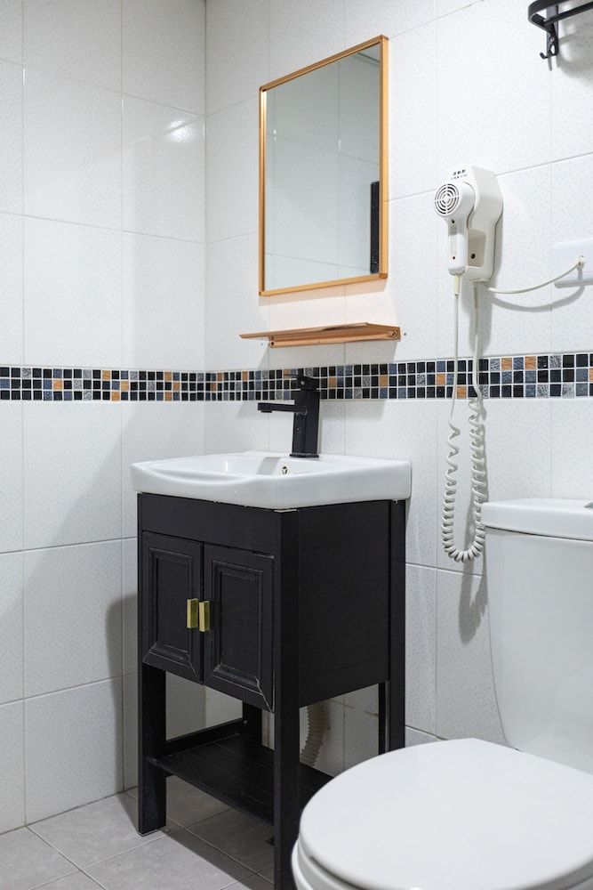 ELIM Hotel Deluxe Double Room 9