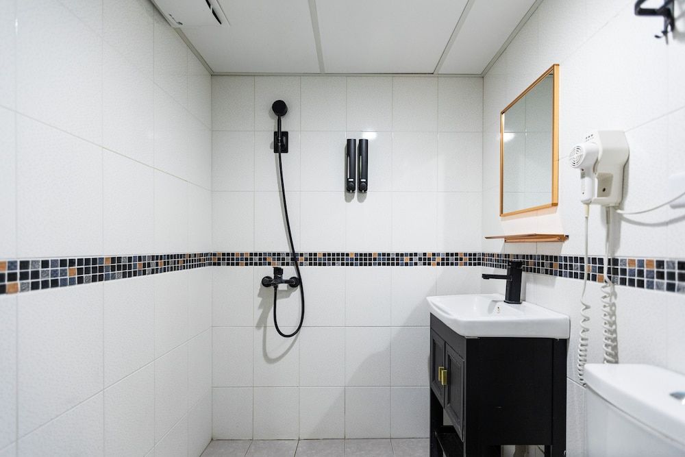 ELIM Hotel Deluxe Double Room 8