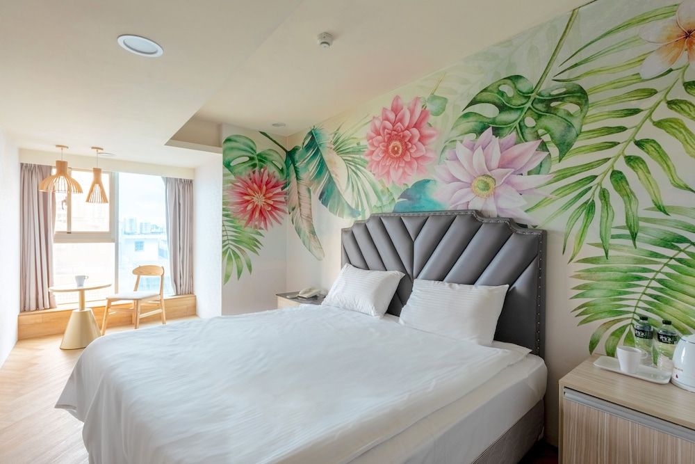 ELIM Hotel Deluxe Double Room 6