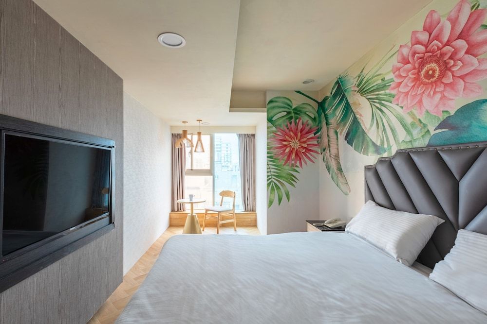 ELIM Hotel Deluxe Double Room 7