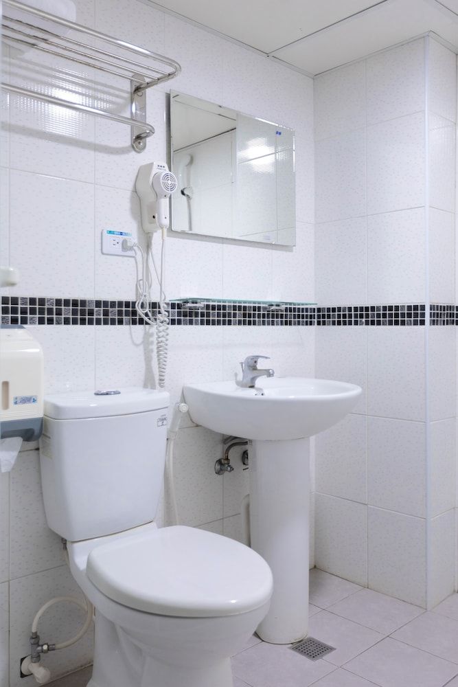 ELIM Hotel Deluxe Triple Room 10