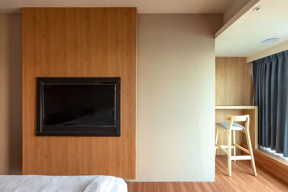 ELIM Hotel Deluxe Double Room 10