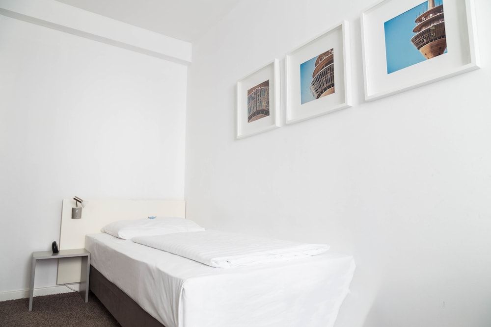 undefined MAX Hotel Düsseldorf Self-Check-in 10