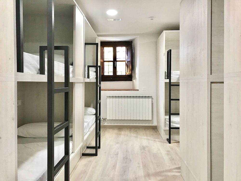 Room (8 people)