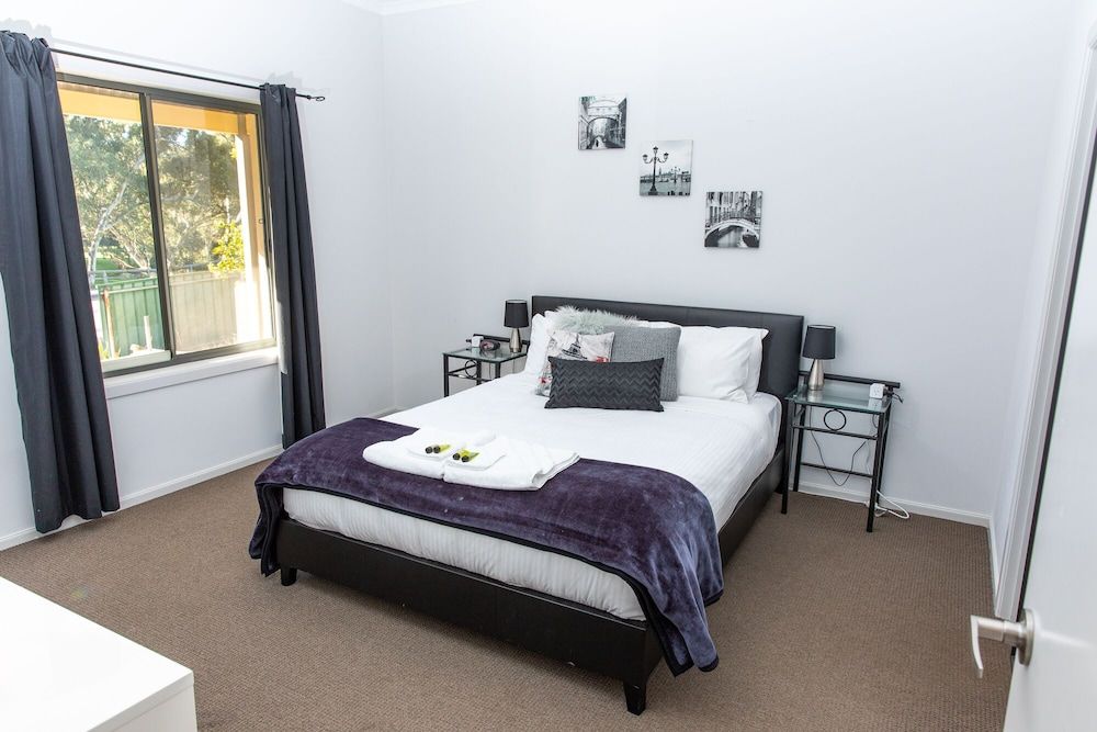 Superior House, Multiple Beds, Accessible, Bathtub
