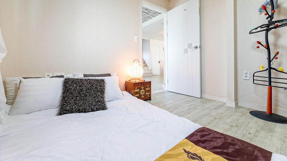 undefined Jeju Kkothyanggi Badasori Pension 9