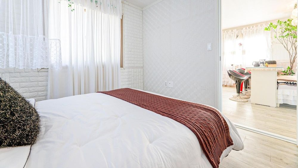 undefined Jeju Kkothyanggi Badasori Pension 7