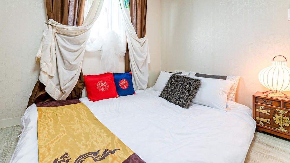 undefined Jeju Kkothyanggi Badasori Pension 10