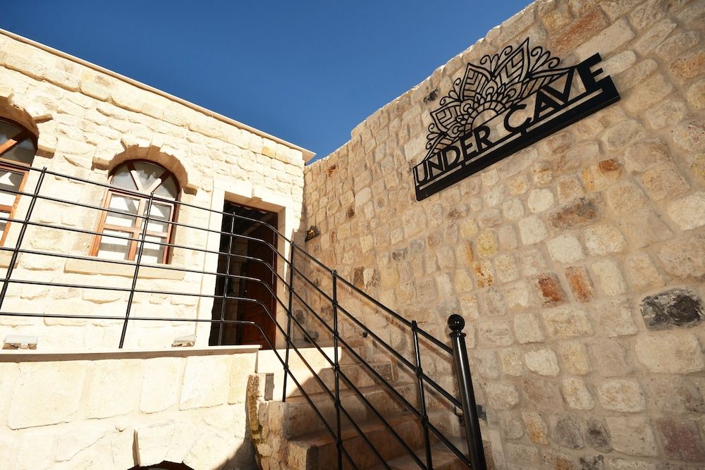 undefined Under Cave Hotel 9