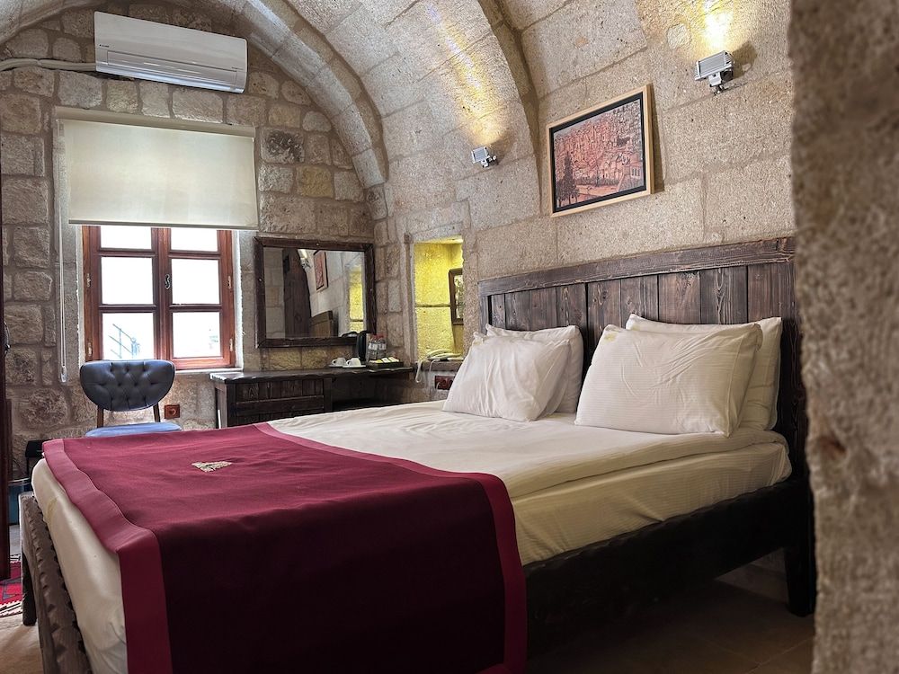 Under Cave Hotel Economy Room