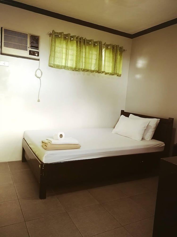 Kingsville Hotel Deluxe Room 2