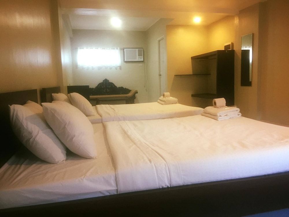 Kingsville Hotel VIP Family Room 2