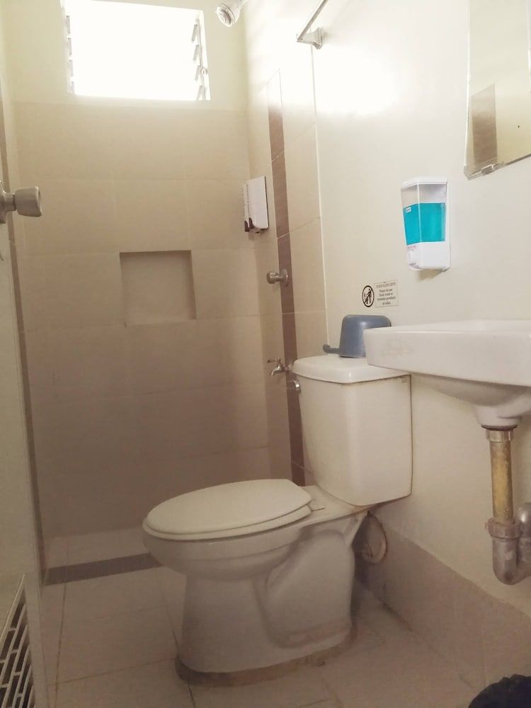 Kingsville Hotel VIP Family Room 4