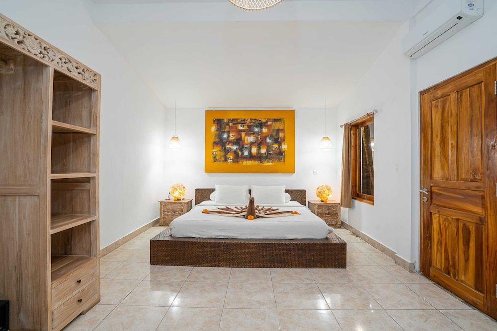 Basic Villa, Multiple Beds