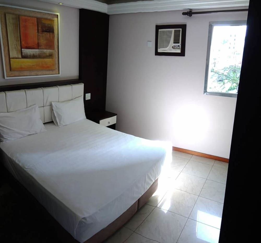 undefined Hotel Luni 8