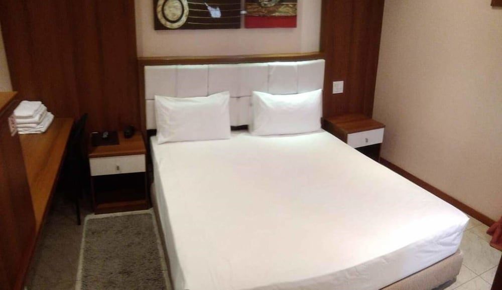 undefined Hotel Luni 5