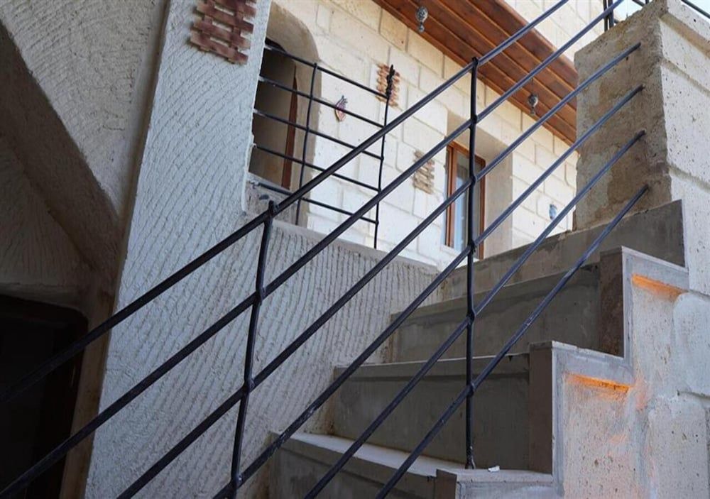 Handrails in stairways