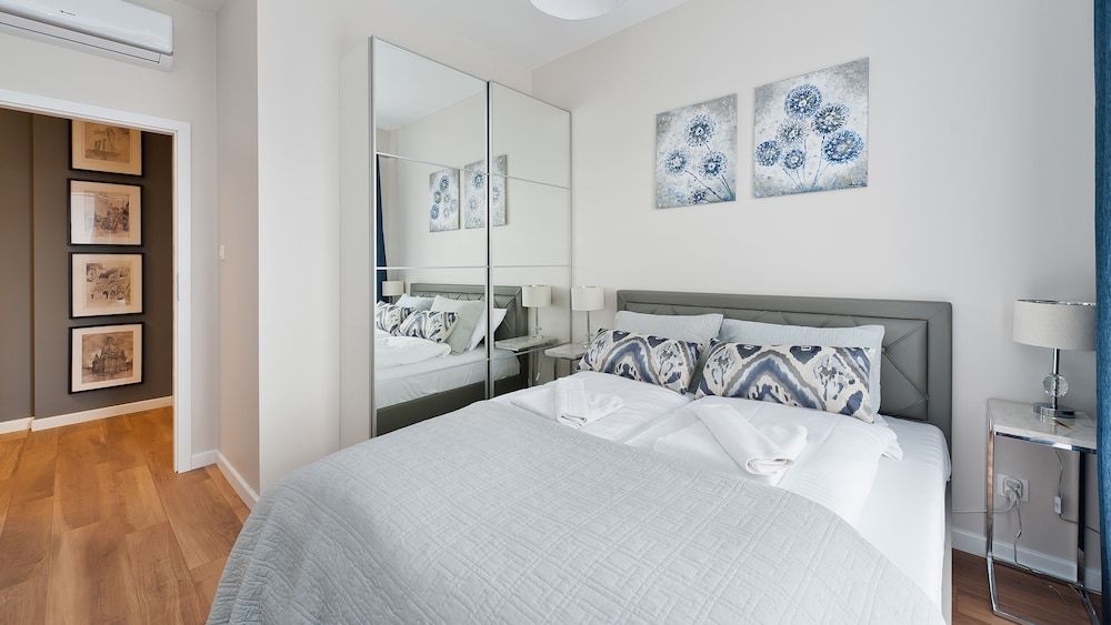 Apartment (56 H)