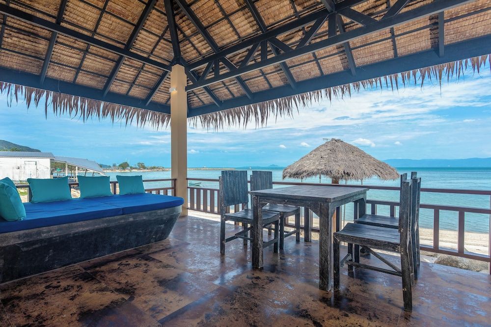 Absolute Beachfront Resort Beachfront 1 bedroom Villa 6