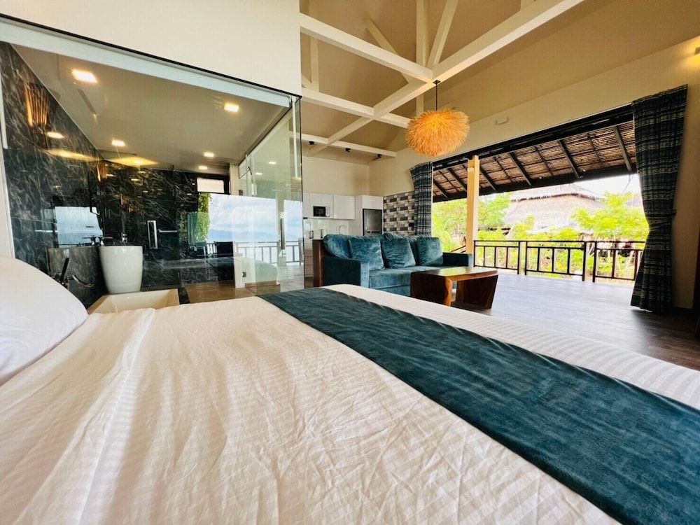 Absolute Beachfront Resort Beachfront 1 bedroom Villa 2