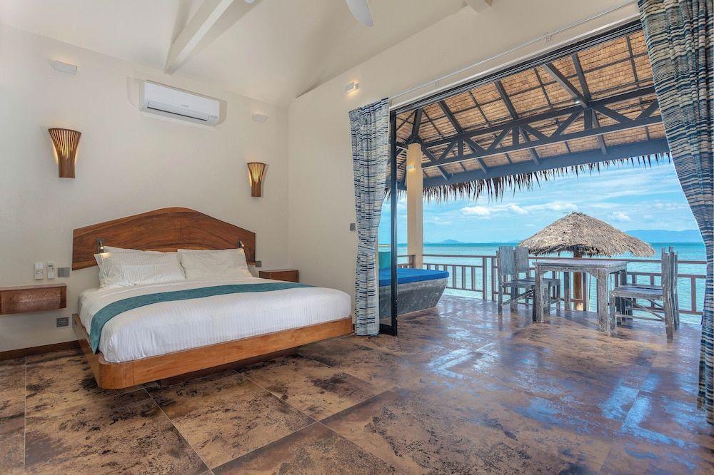 Absolute Beachfront Resort Beachfront 1 bedroom Villa 3