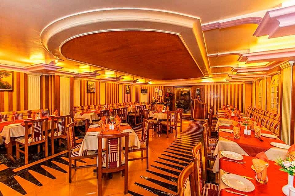 Food & Dining