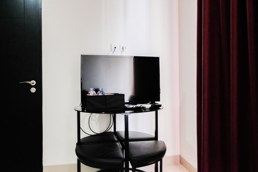 Simply Furnished 1BR @ Skyline Paramount Apartment Room 9