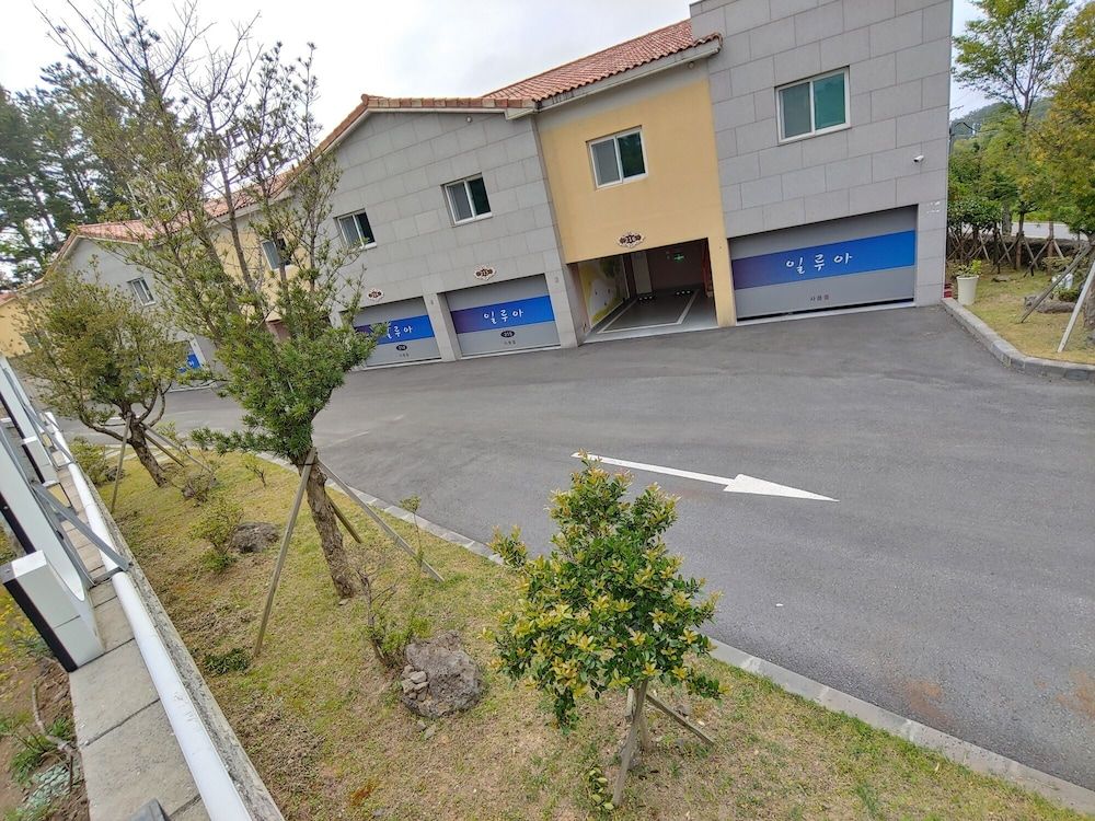 undefined Jeju Ilua Hotel 3