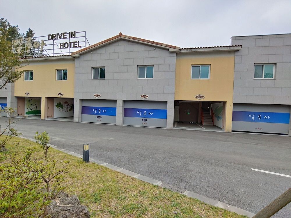 undefined Jeju Ilua Hotel 2