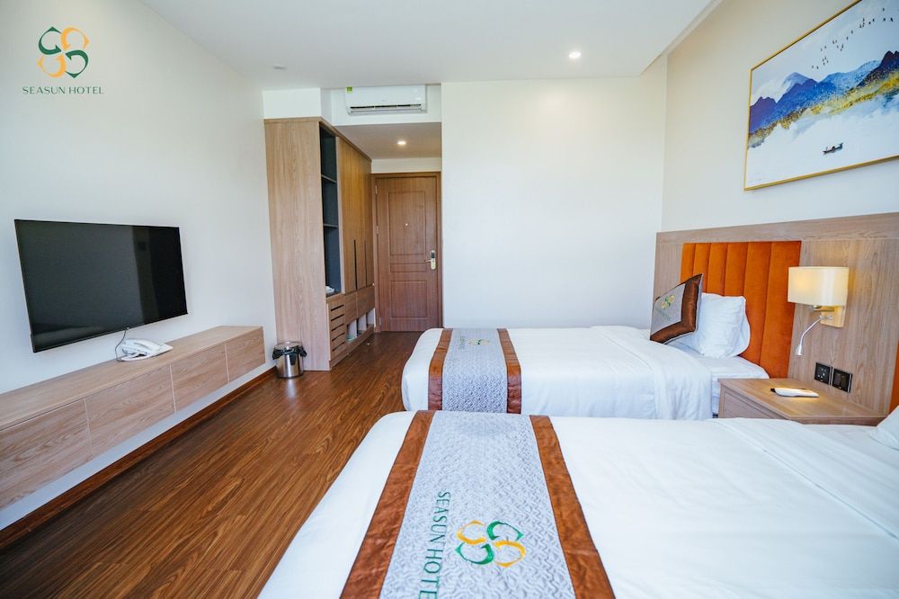 Seasun Hotel Ha Long Family Room 3
