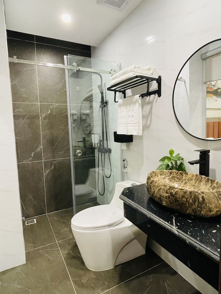 Seasun Hotel Ha Long Superior Double Room 9