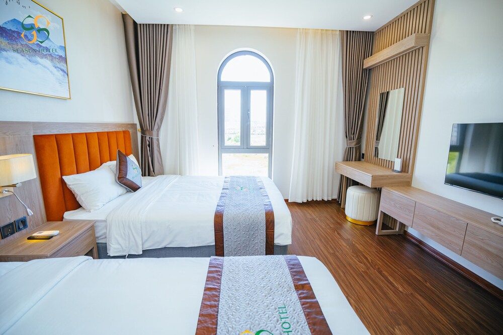 Seasun Hotel Ha Long Family Room