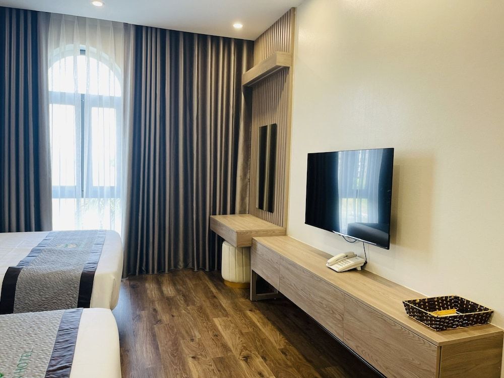 Seasun Hotel Ha Long Family Room 6