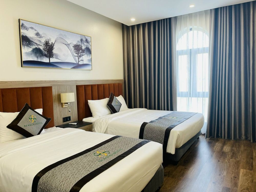 Seasun Hotel Ha Long Family Room 9