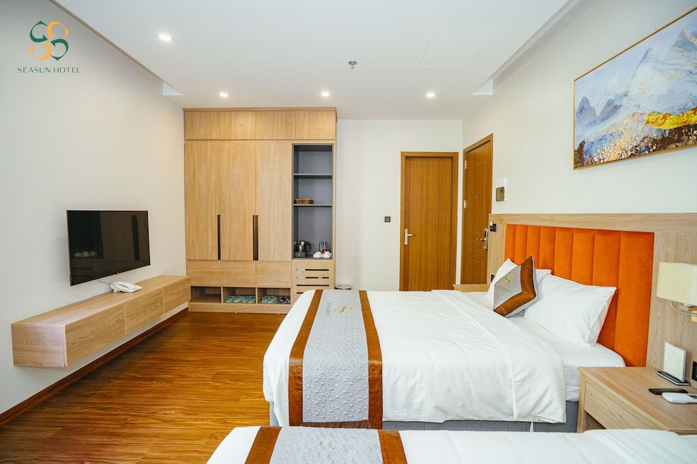 Seasun Hotel Ha Long Family Room 8