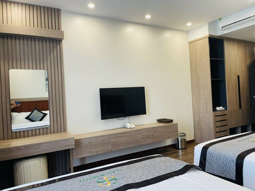 Seasun Hotel Ha Long Family Room 5