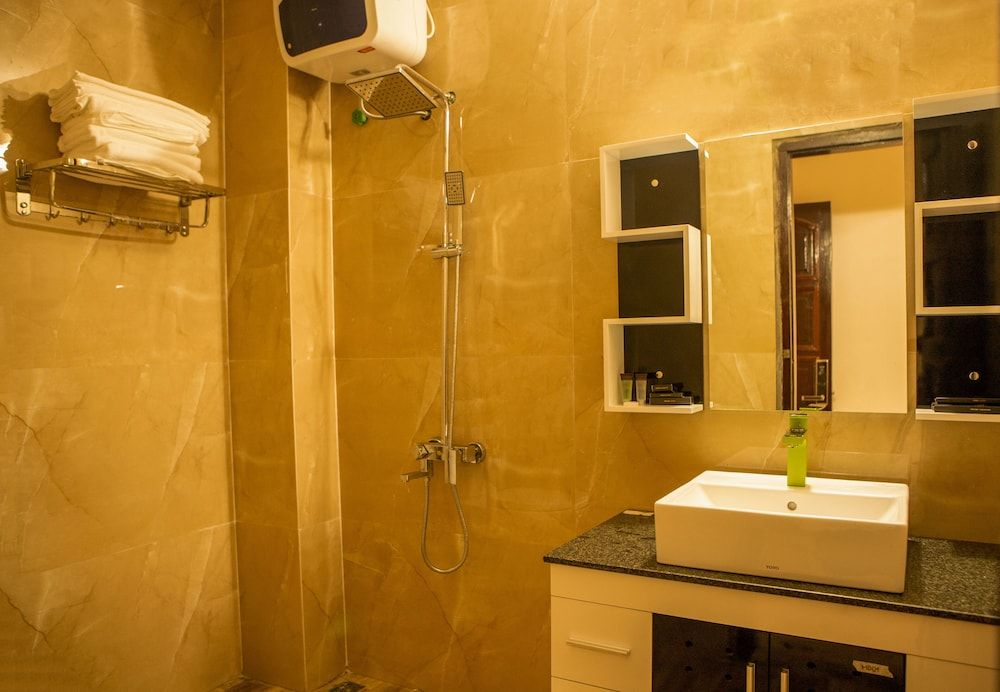 Van Xuan Royal Hotel Deluxe Triple Room 6