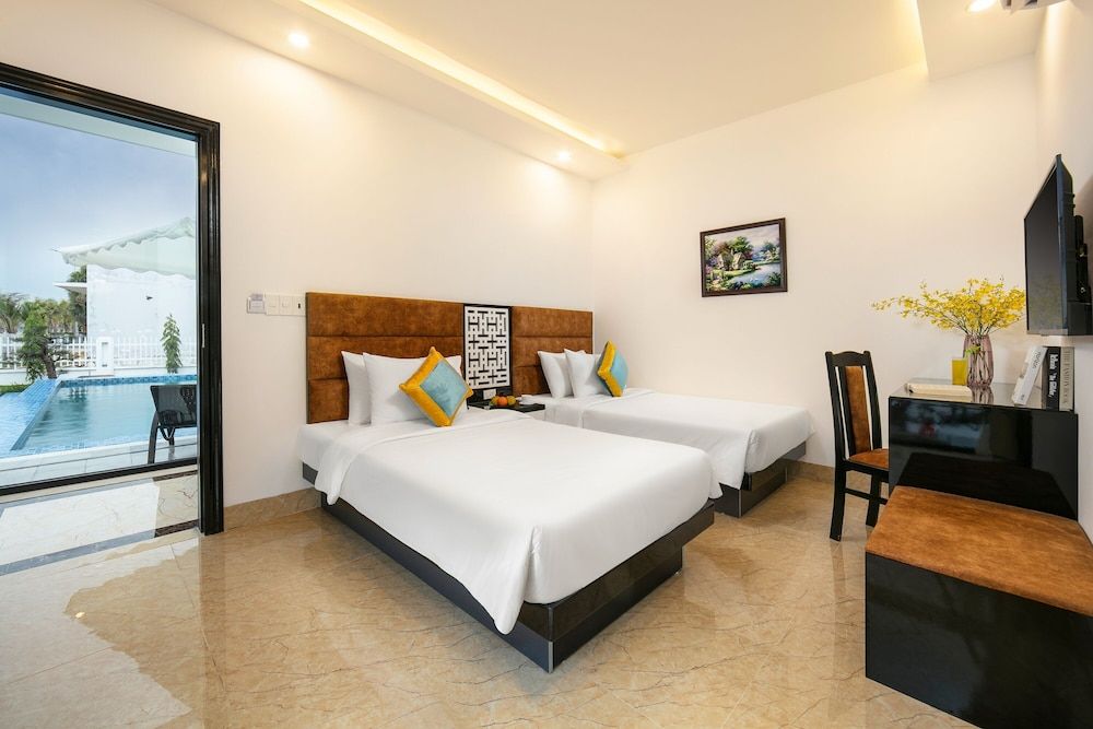 Tuan Chau Kingly Villa Ancient Double or Twin with Window Garden View 3