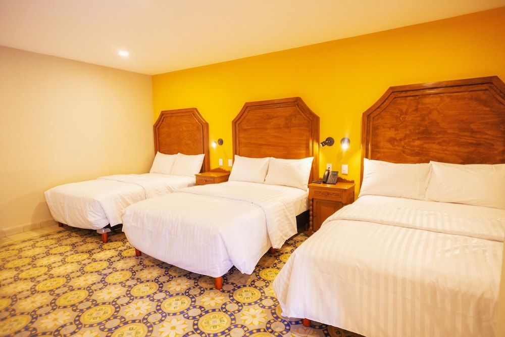 Hotel Real Toledo by Kavia Standard Triple Room 2